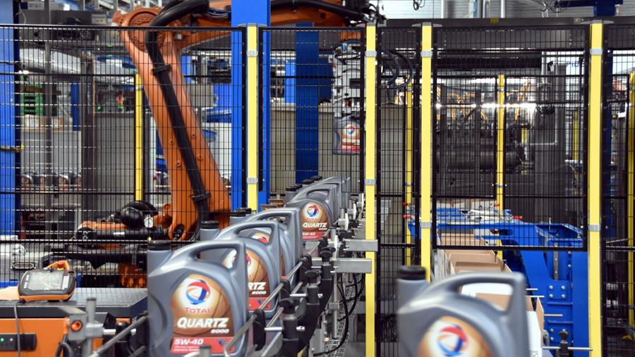 Een fabriek van de toekomst met hoeksteen in het verleden