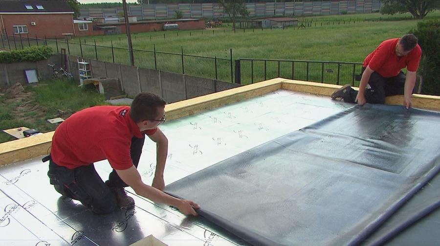 Hoe een plat dak bedekken met EPDM