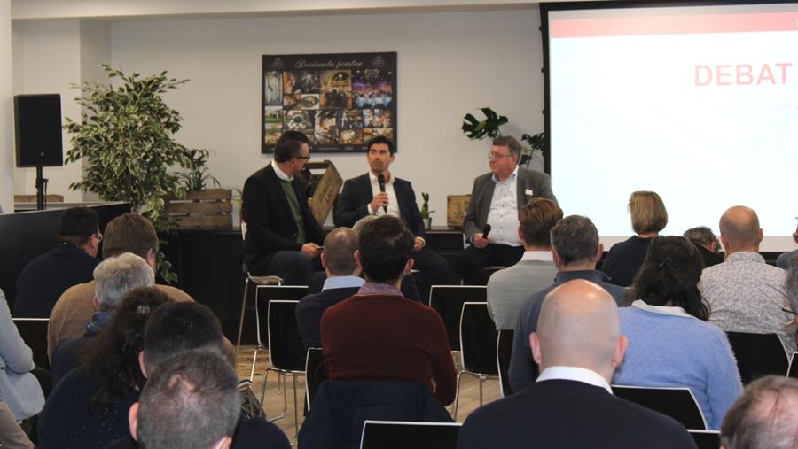 HERBEKIJK HET DEBAT MET MANAGERS VAN VOORBEELDFABRIEKEN