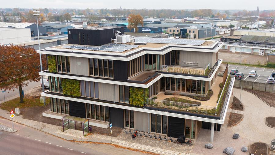 L'eau de pluie comme source durable pour les façades vertes et les jardins de toit