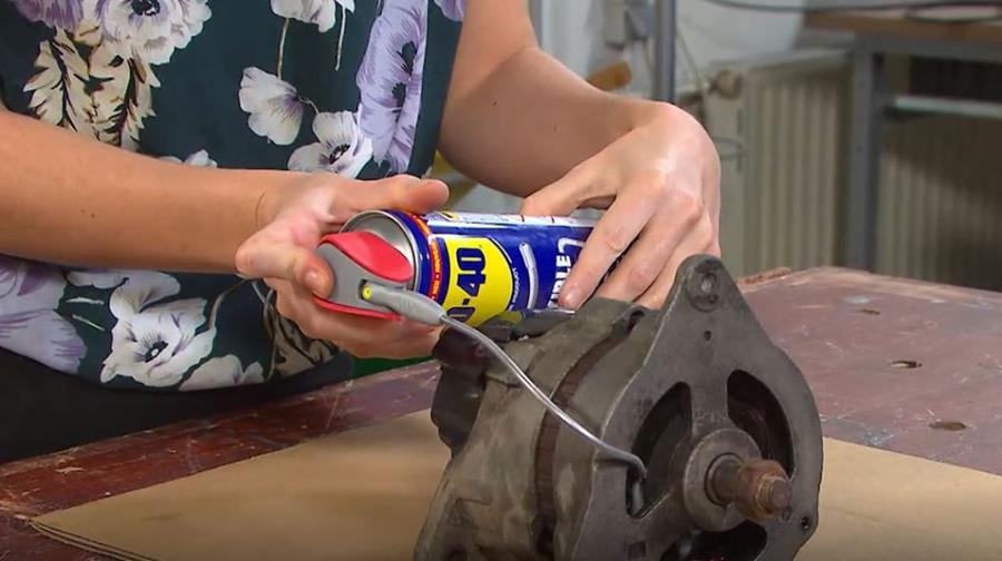 UNE SOLUTION FLEXIBLE POUR LUBRIFIER AUX ENDROITS DIFFICILES D'ACCES